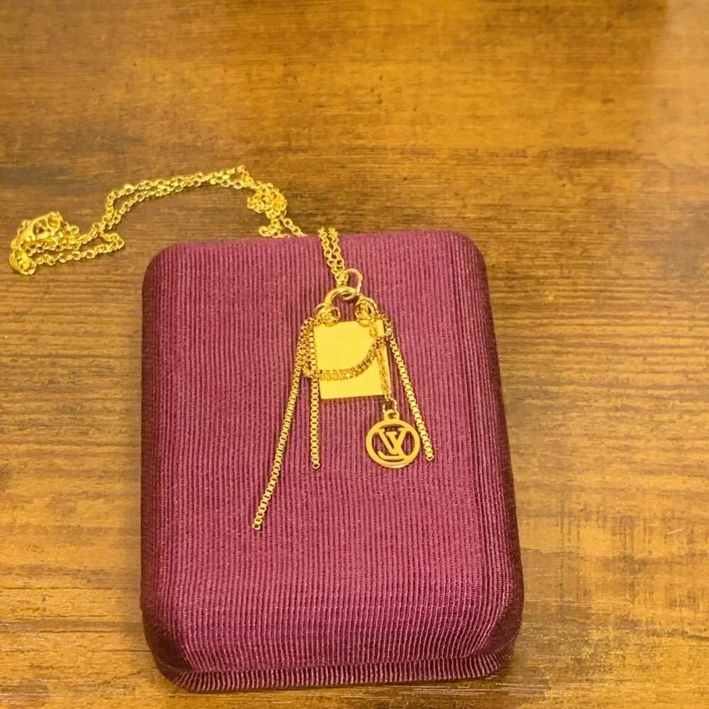 Louis Vuitton Neclace - Picture 4 of 7